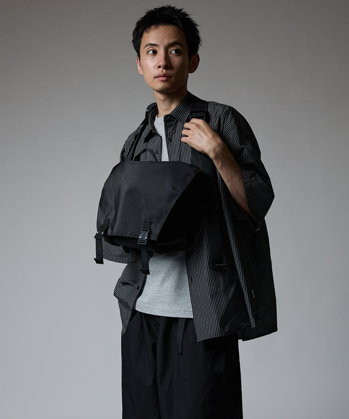 COMPACT MESSENGER BAG