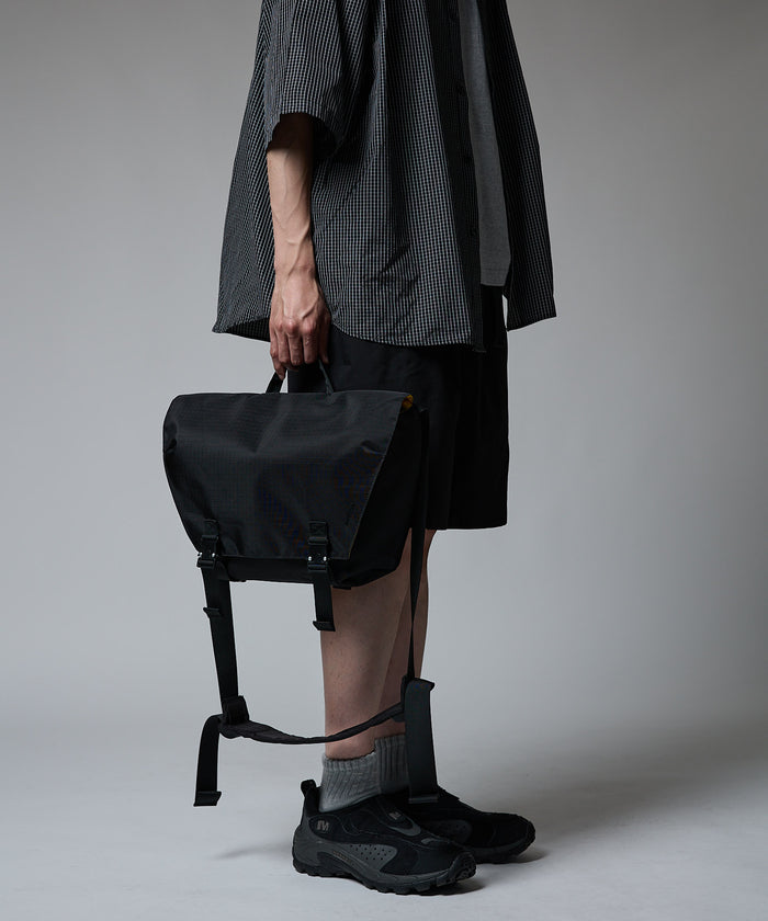 COMPACT MESSENGER BAG