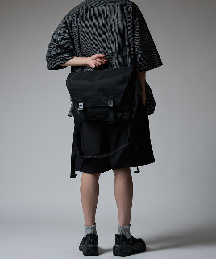 COMPACT MESSENGER BAG