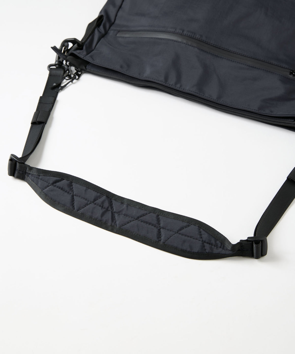 POSTMAN TECH SHOULDER