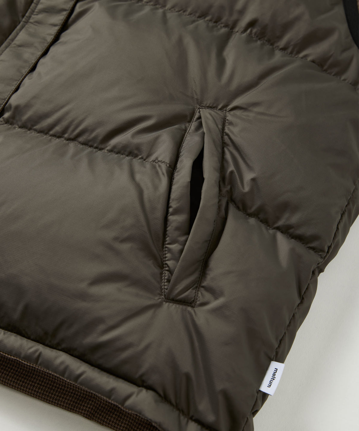 REVERSIBLE PUFFER VEST