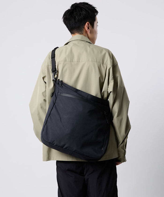 POSTMAN TECH SHOULDER