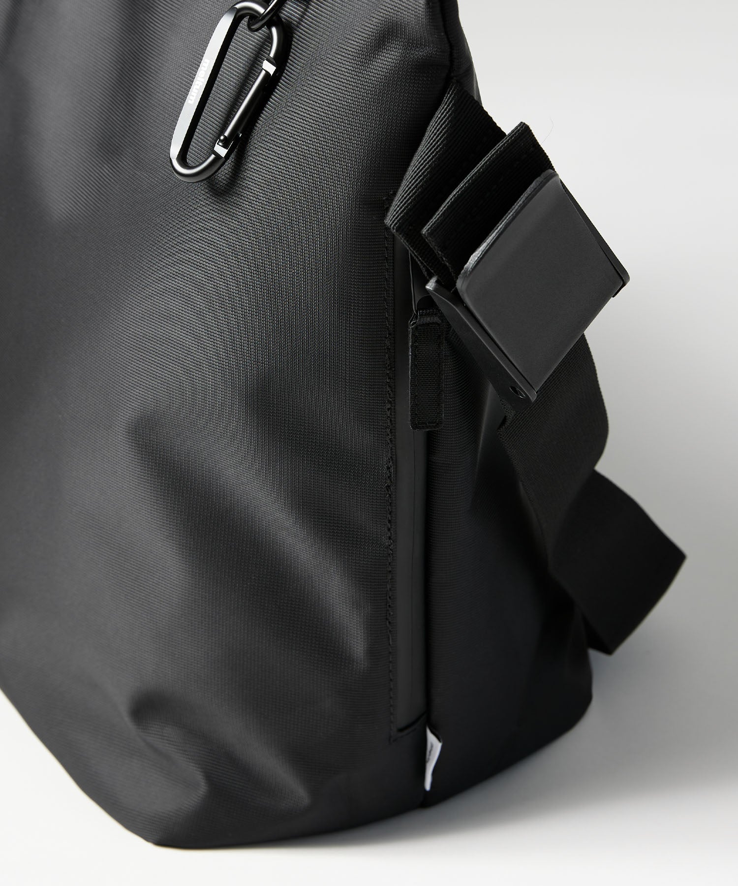 NYLON MESSENGER BAG