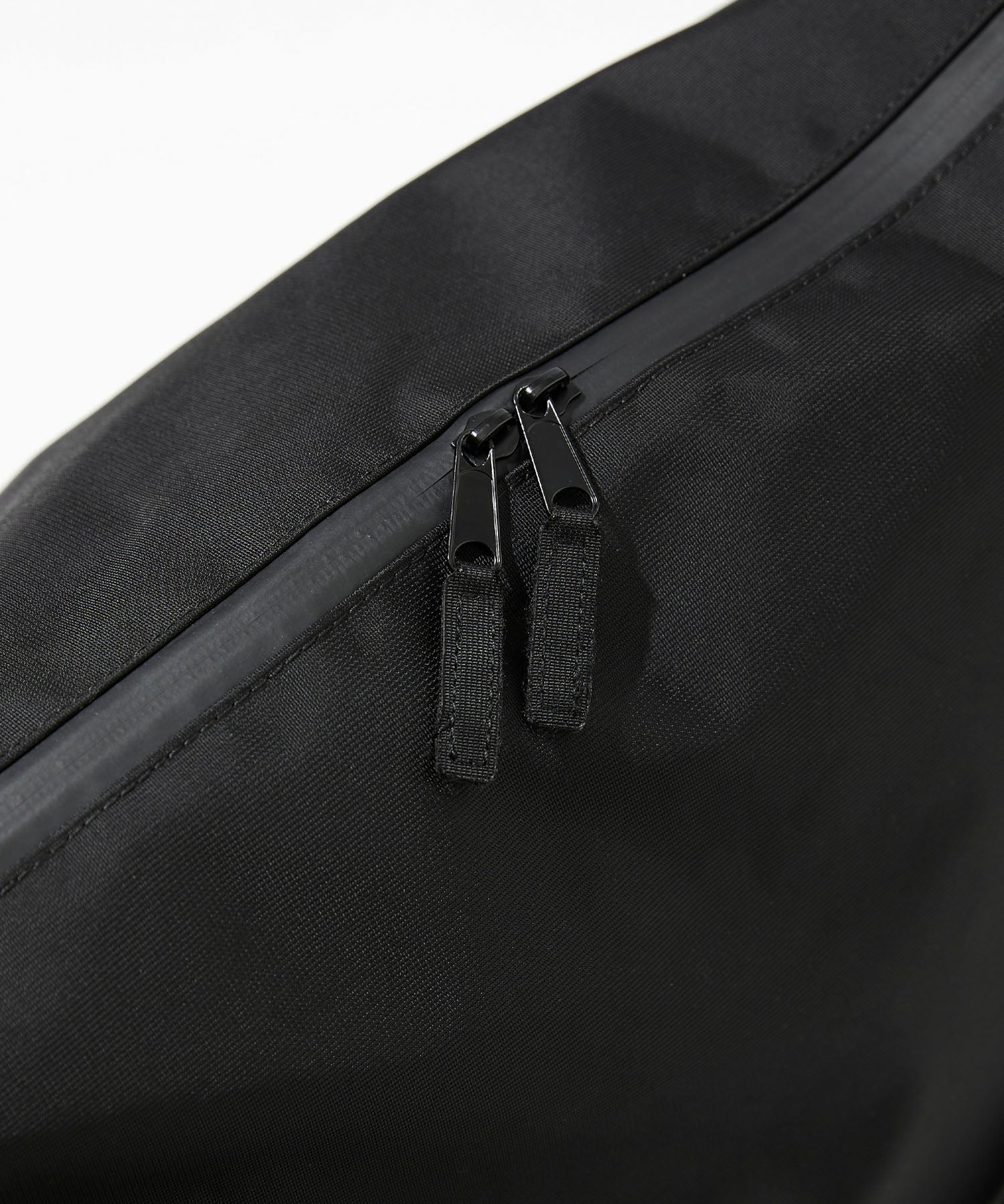 NYLON MESSENGER BAG