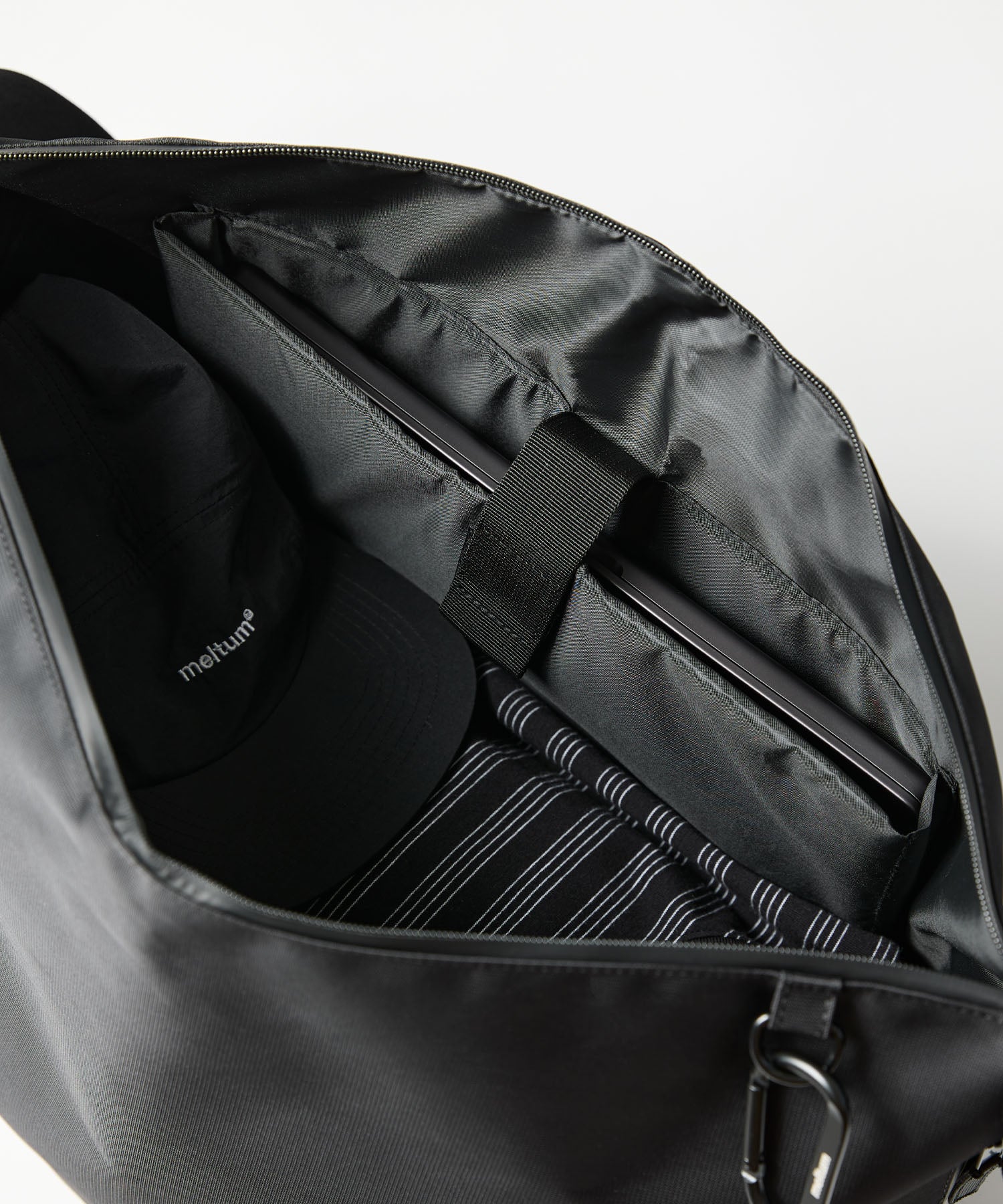NYLON MESSENGER BAG