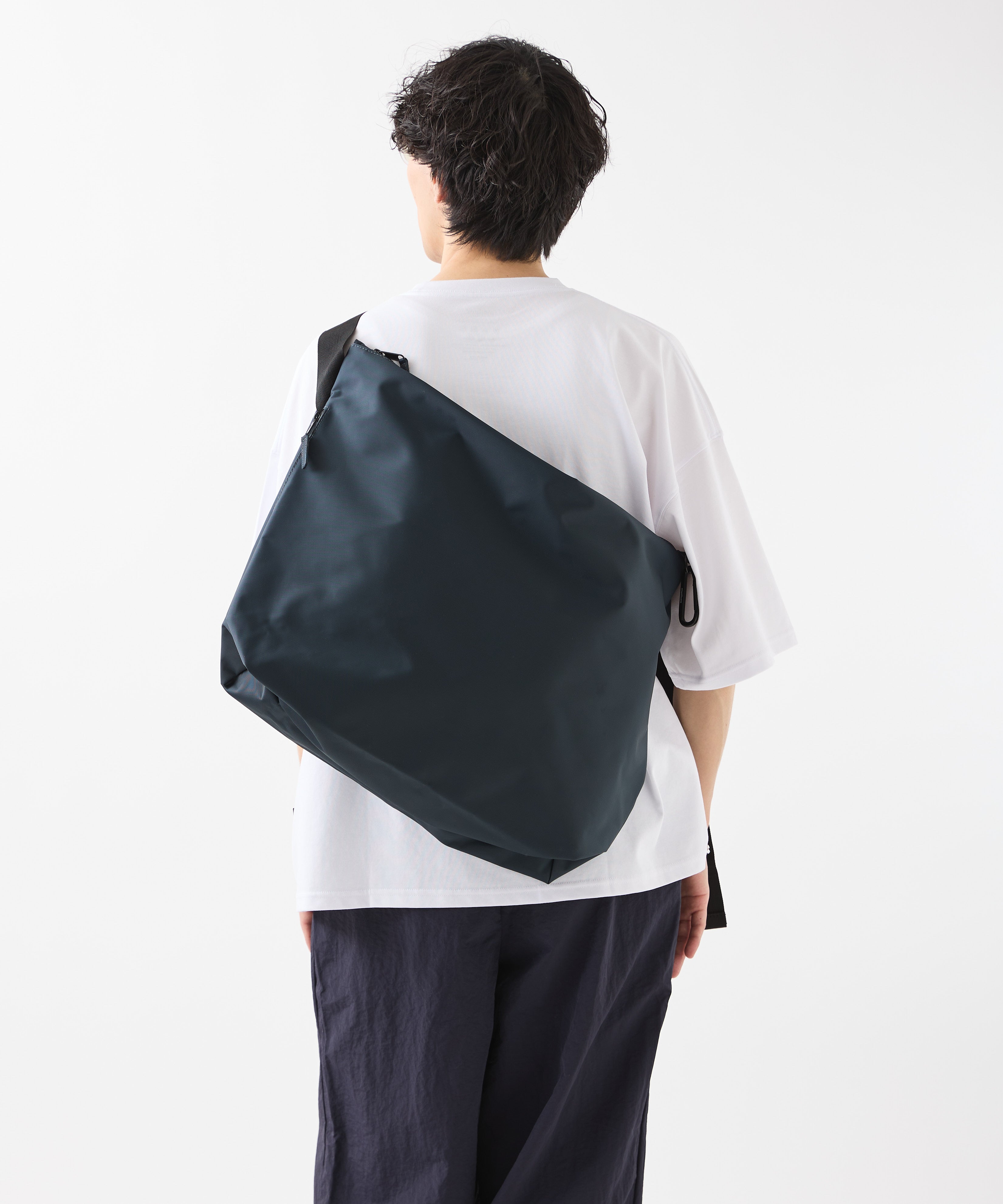 NYLON MESSENGER BAG