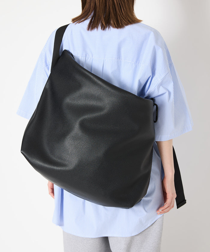 LEATHER MESSENGER BAG