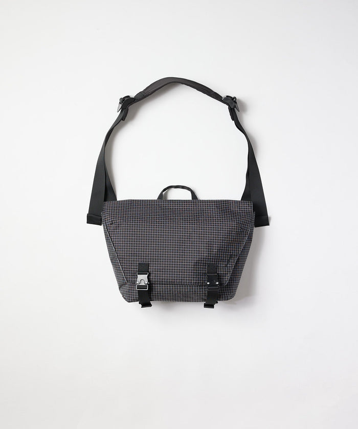 COMPACT MESSENGER BAG