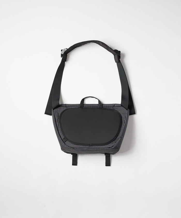 COMPACT MESSENGER BAG