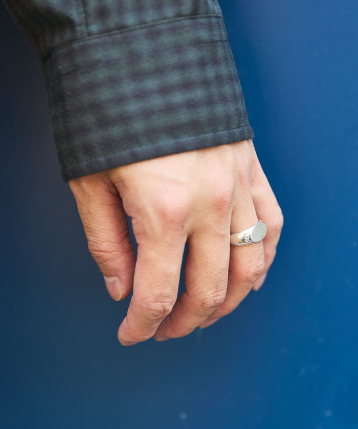 SATIN SMALL SIGNET RING