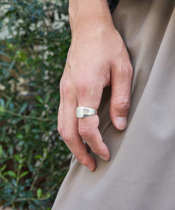 SATIN SIGNET RING