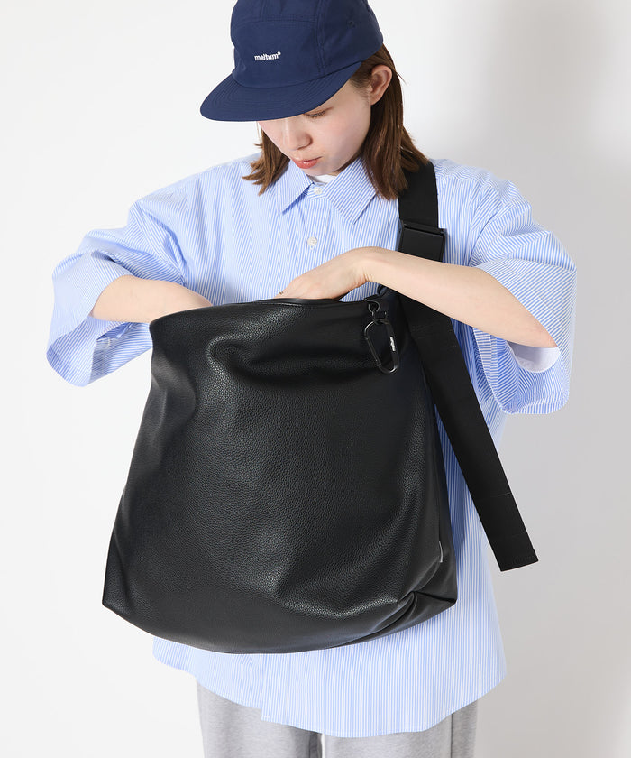 LEATHER MESSENGER BAG