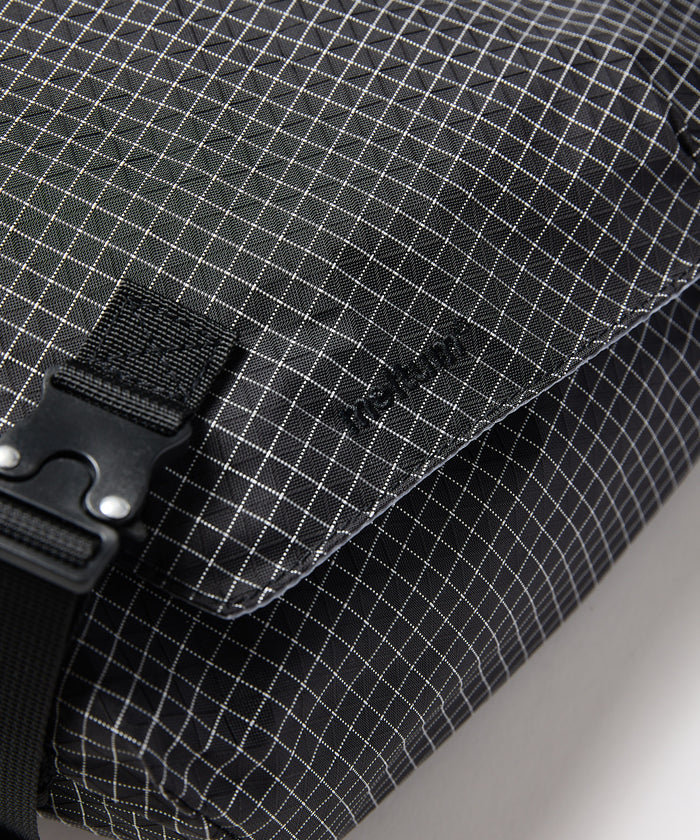 COMPACT MESSENGER BAG