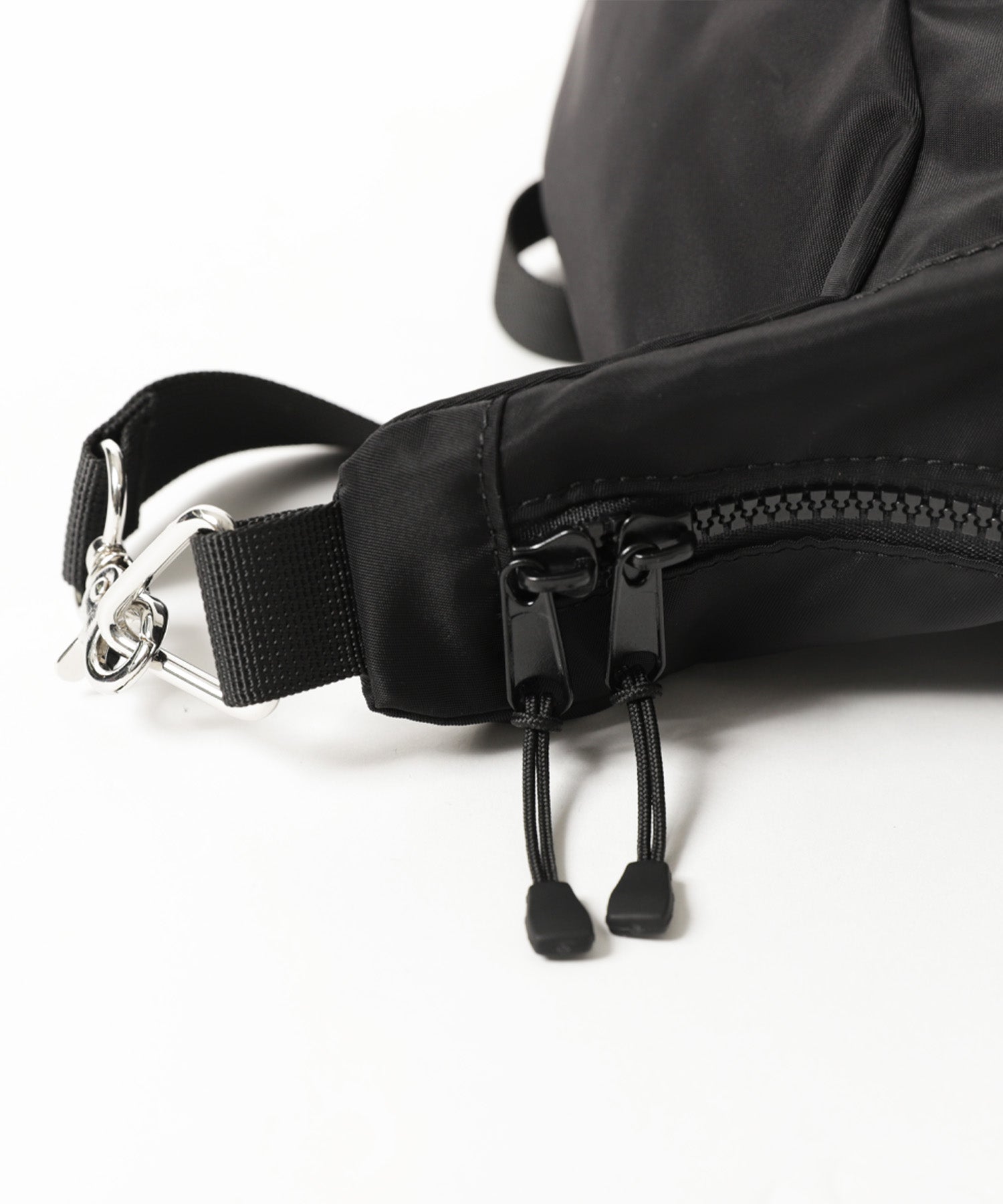 POUCH SHOULDER BAG