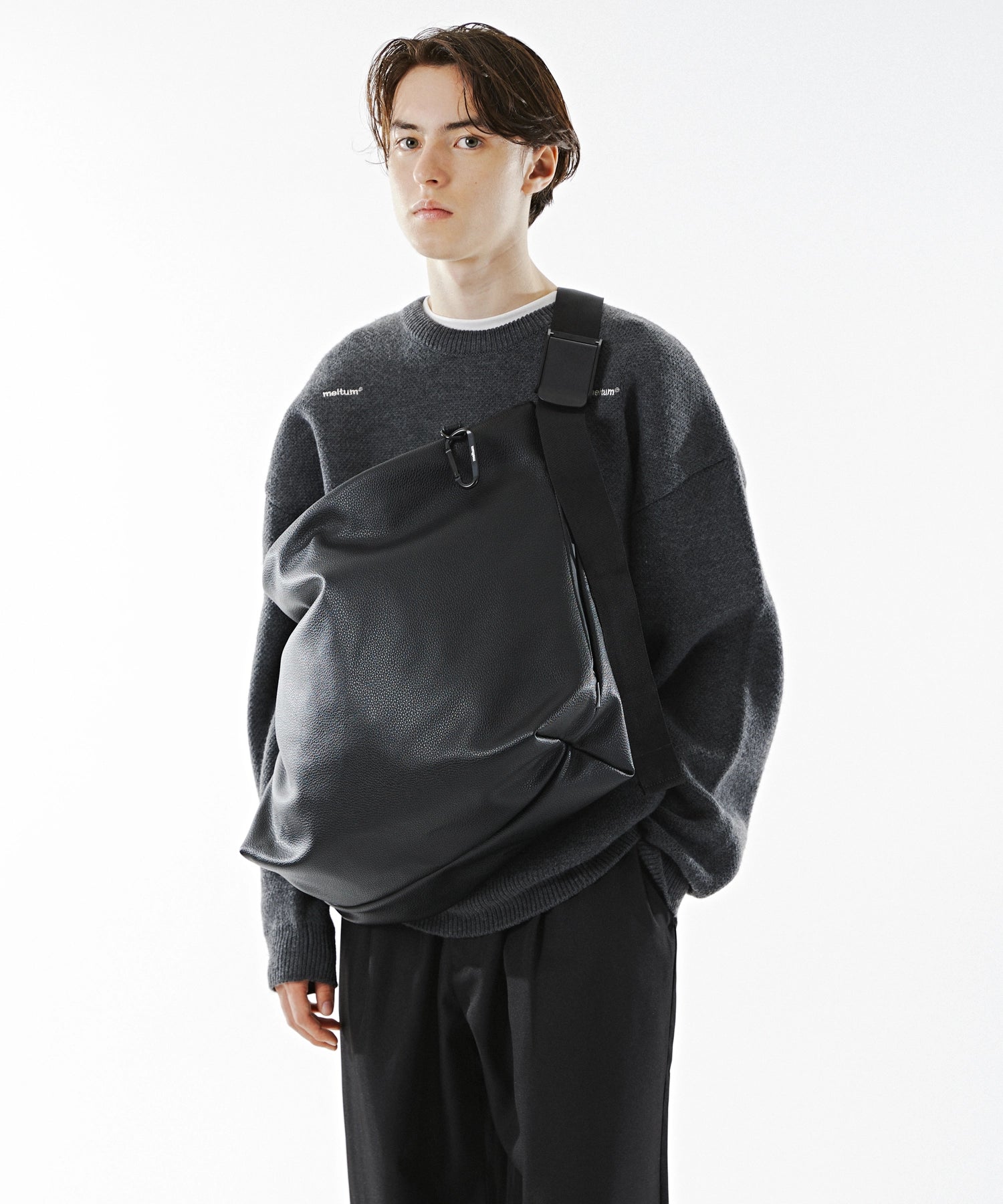 LEATHER MESSENGER BAG