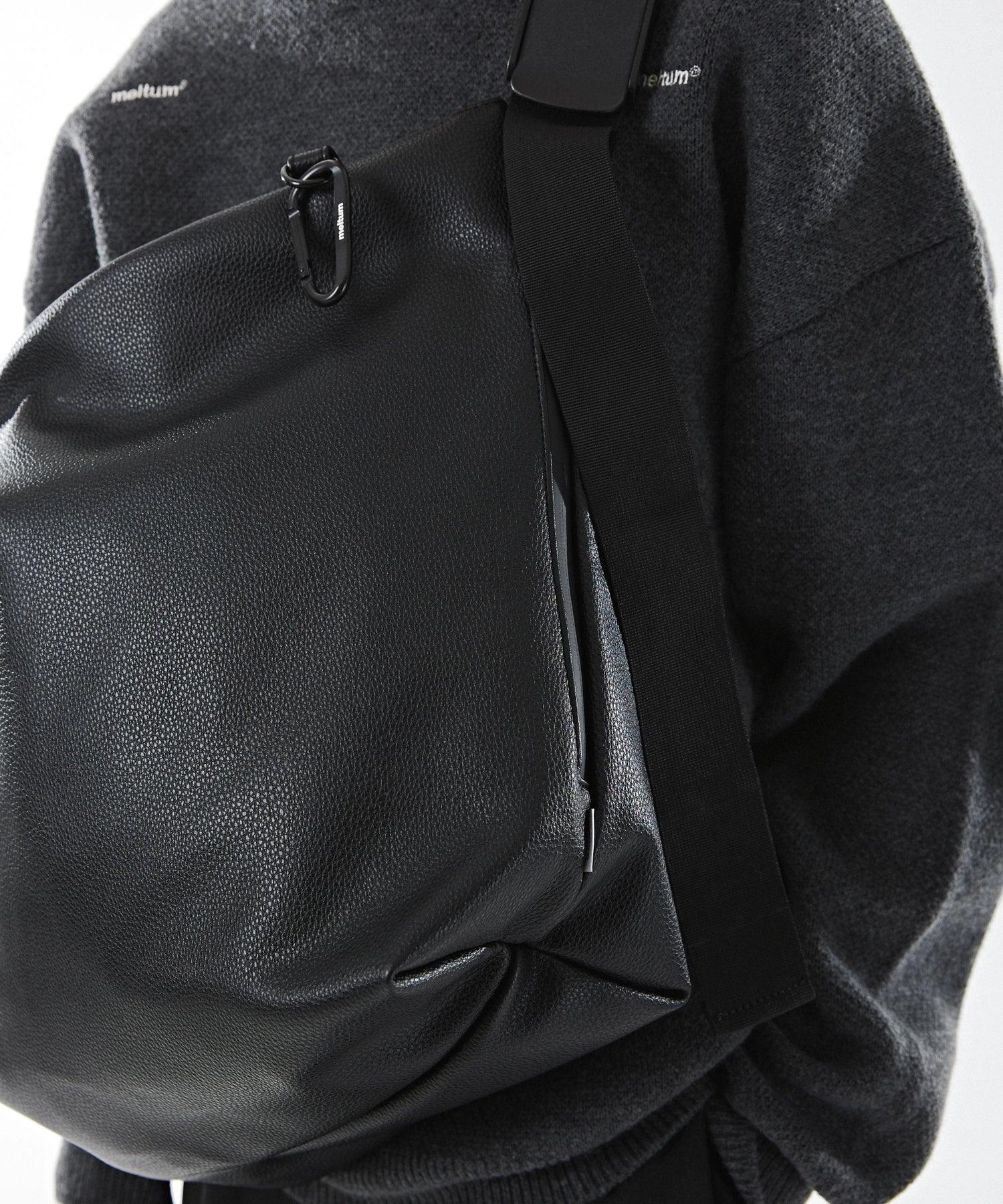 LEATHER MESSENGER BAG