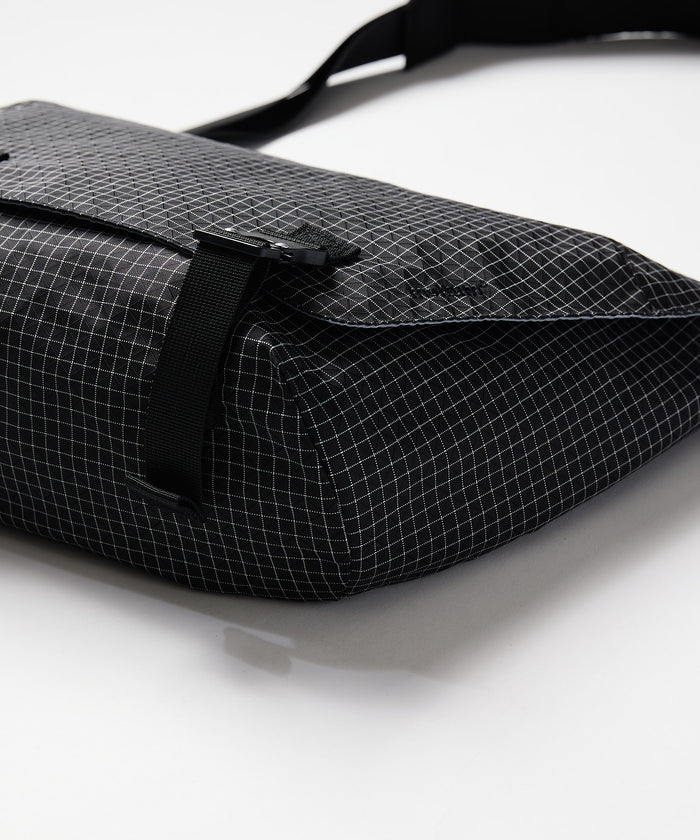 COMPACT MESSENGER BAG