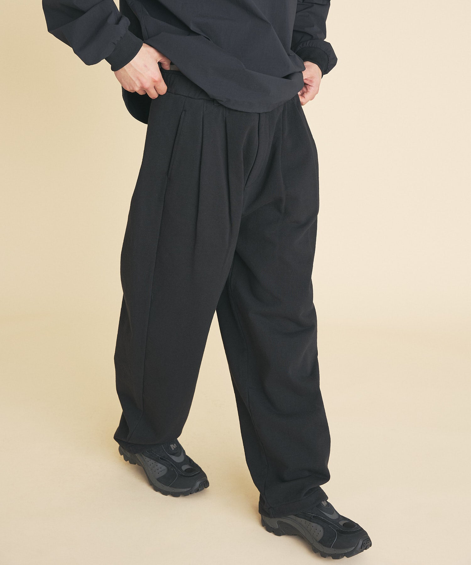 2TUCK WIDE SWEAT PANTS