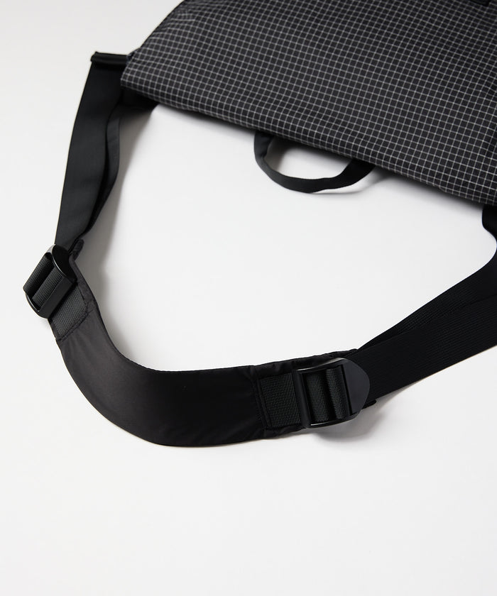 COMPACT MESSENGER BAG