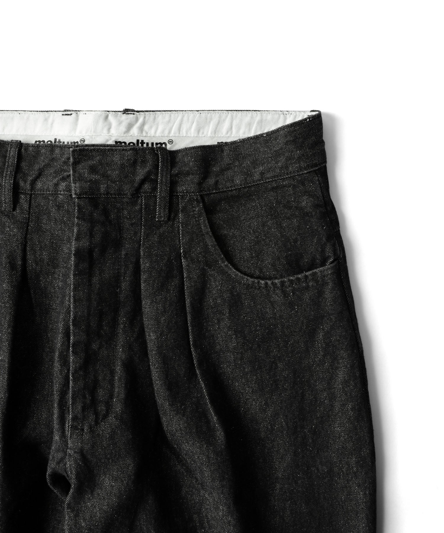 2TUCK TAPERED DENIM