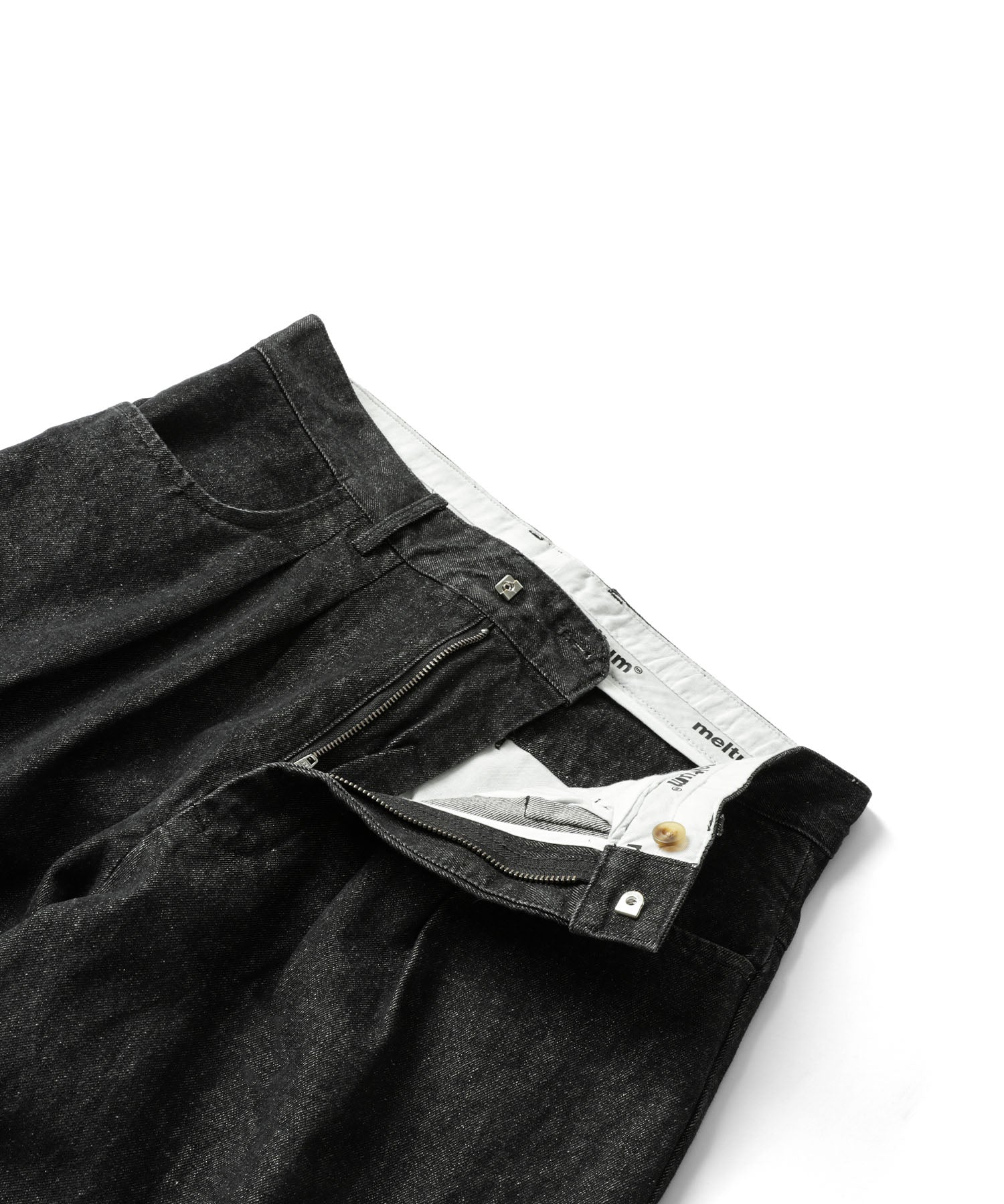 2TUCK TAPERED DENIM
