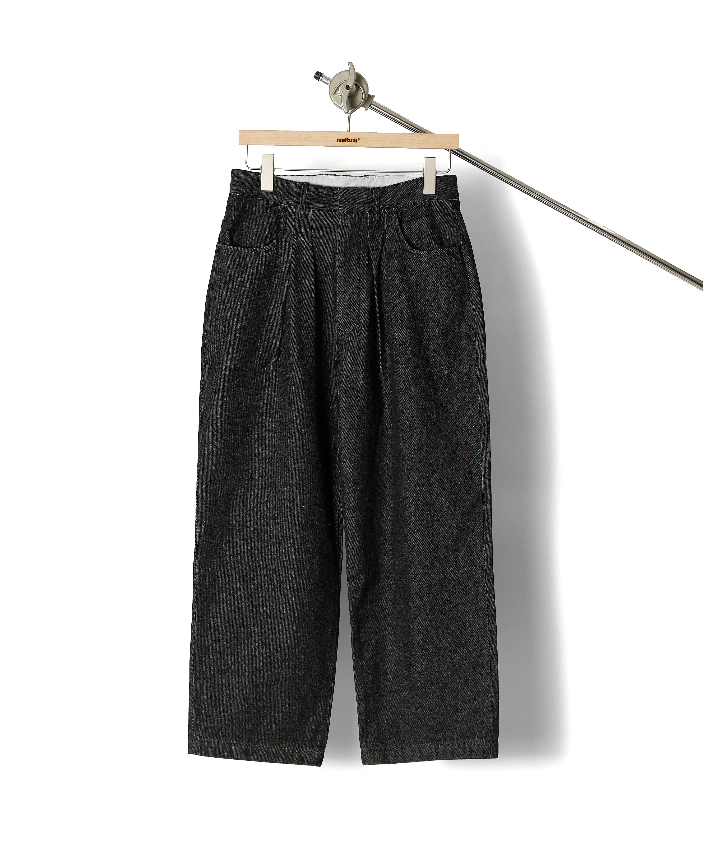 2TUCK TAPERED DENIM
