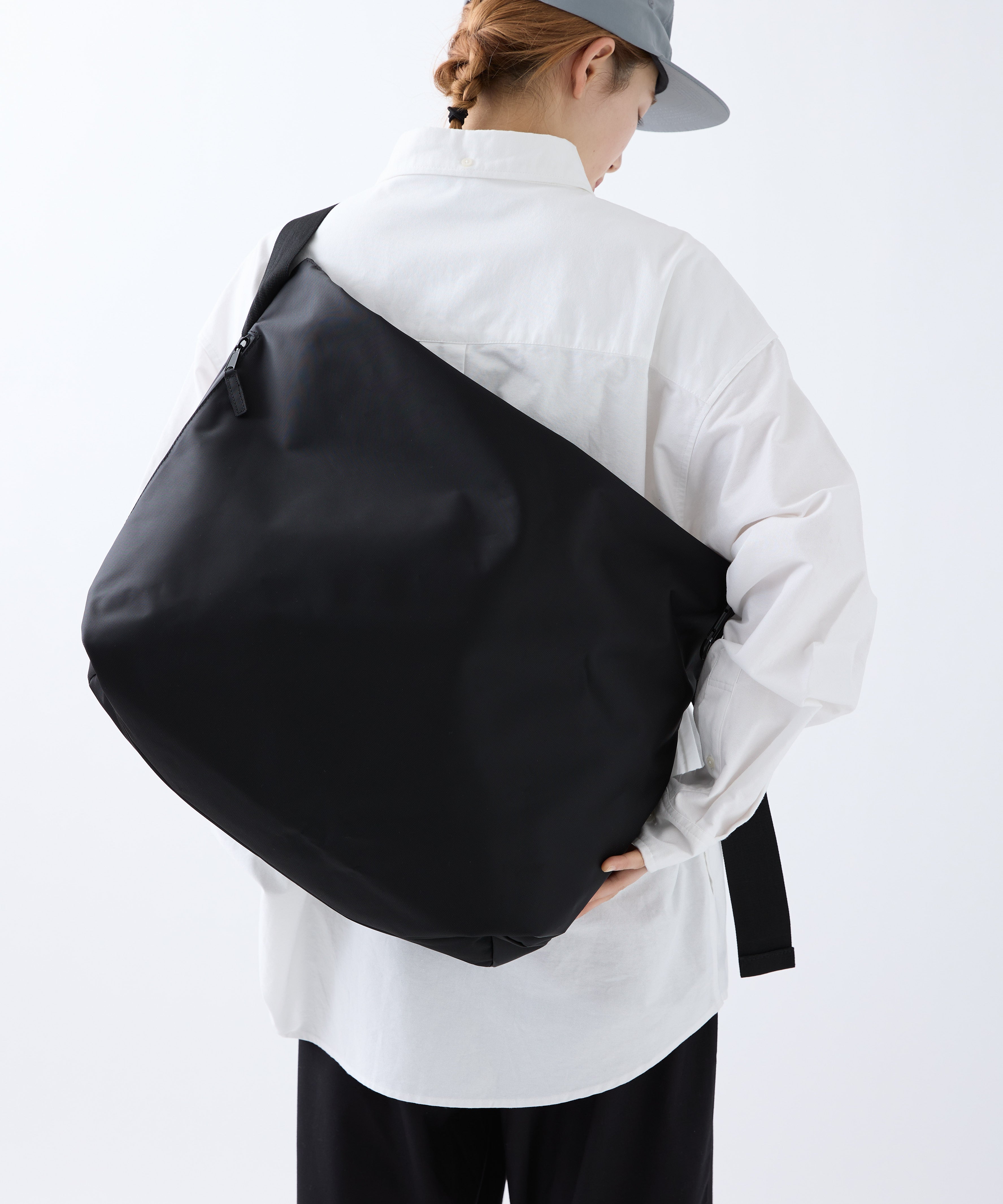 NYLON MESSENGER BAG