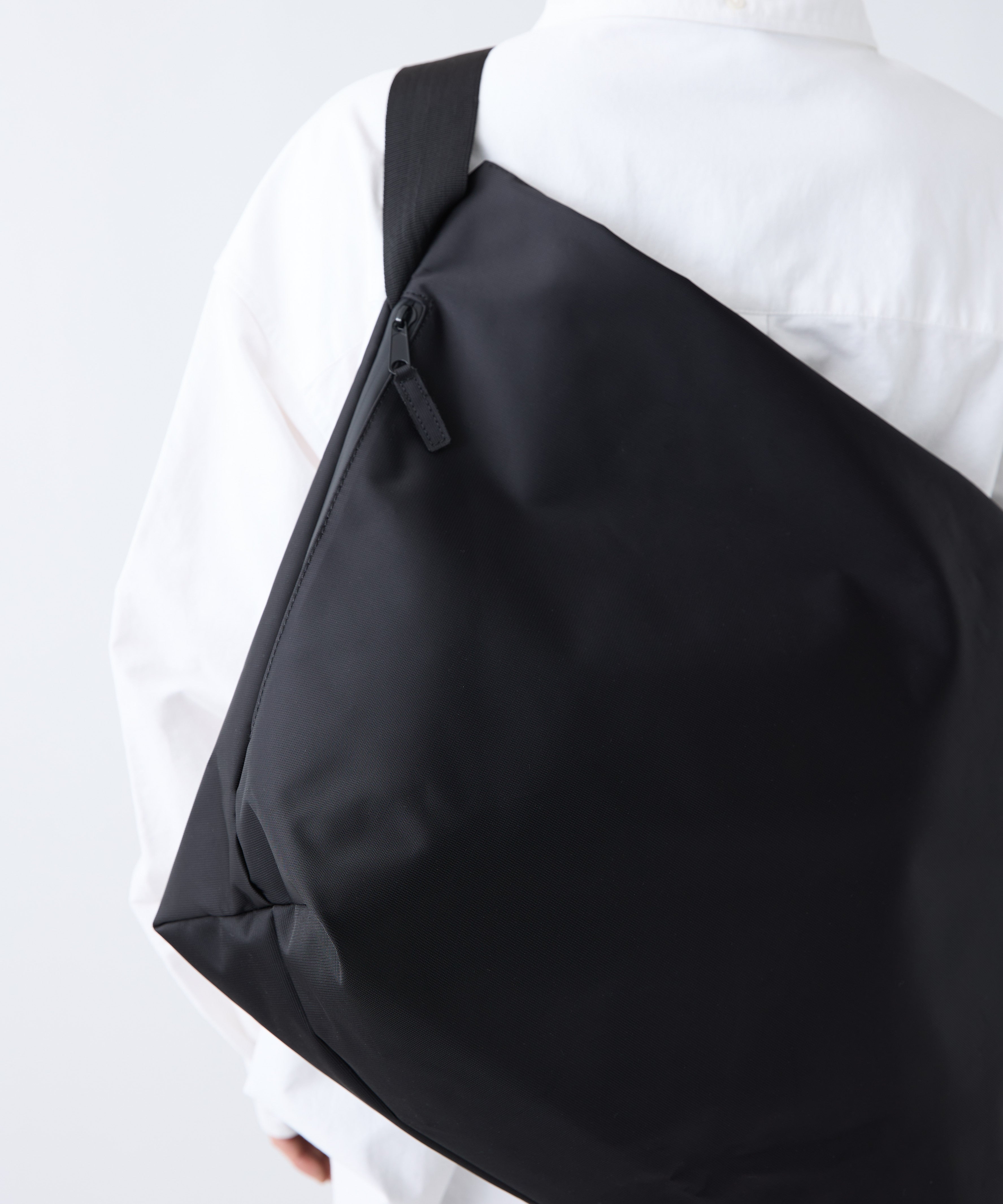 NYLON MESSENGER BAG
