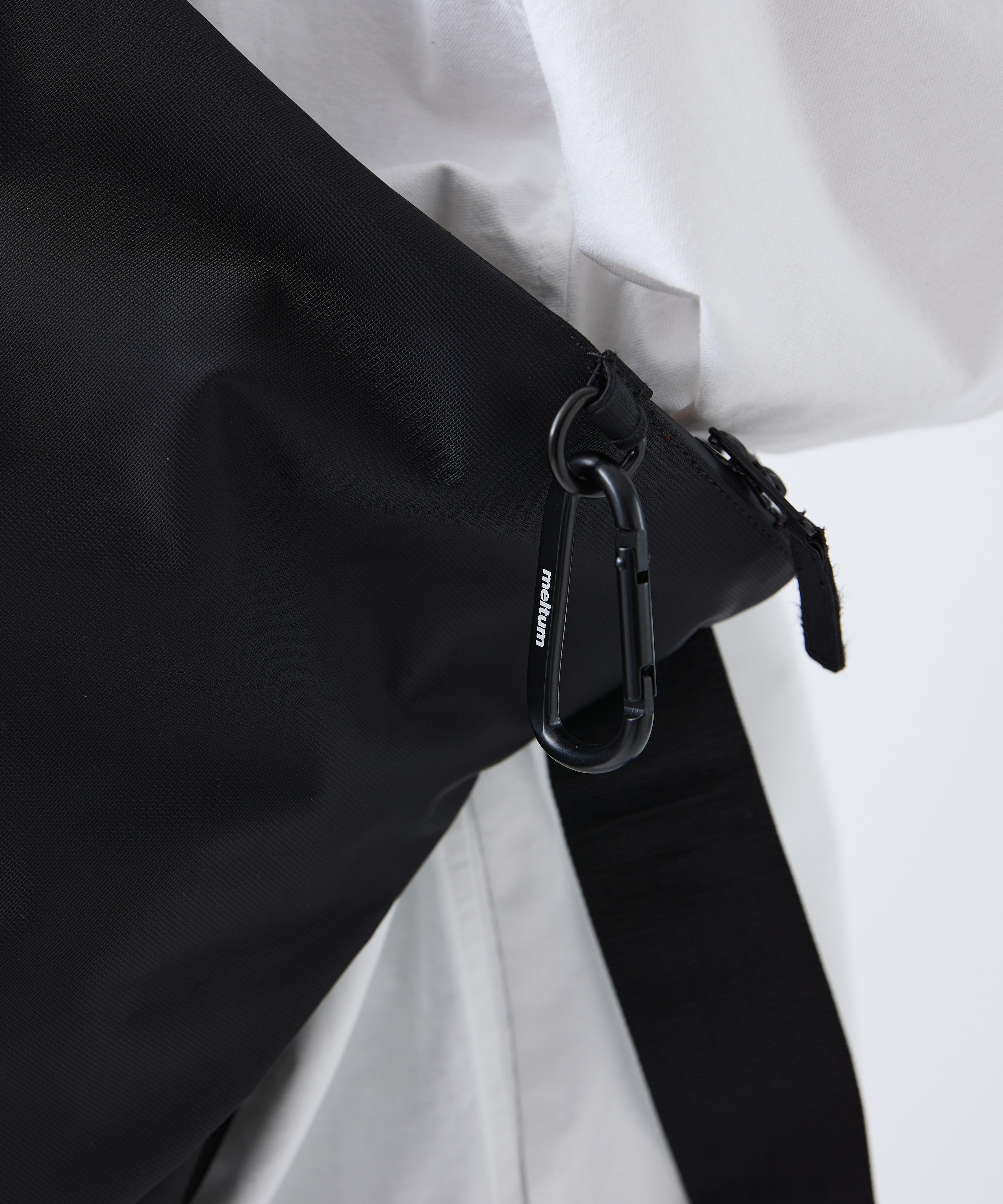 NYLON MESSENGER BAG