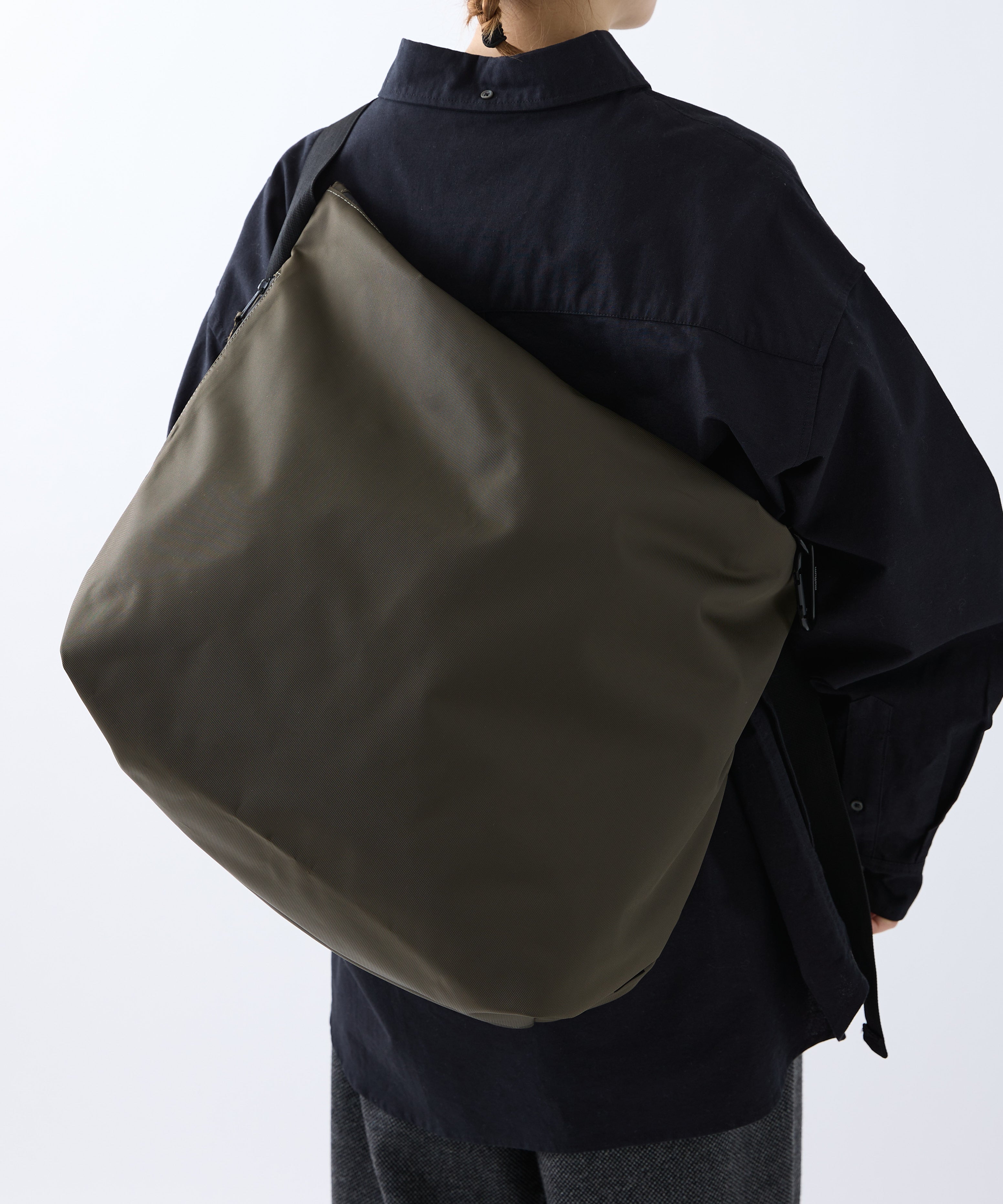 NYLON MESSENGER BAG