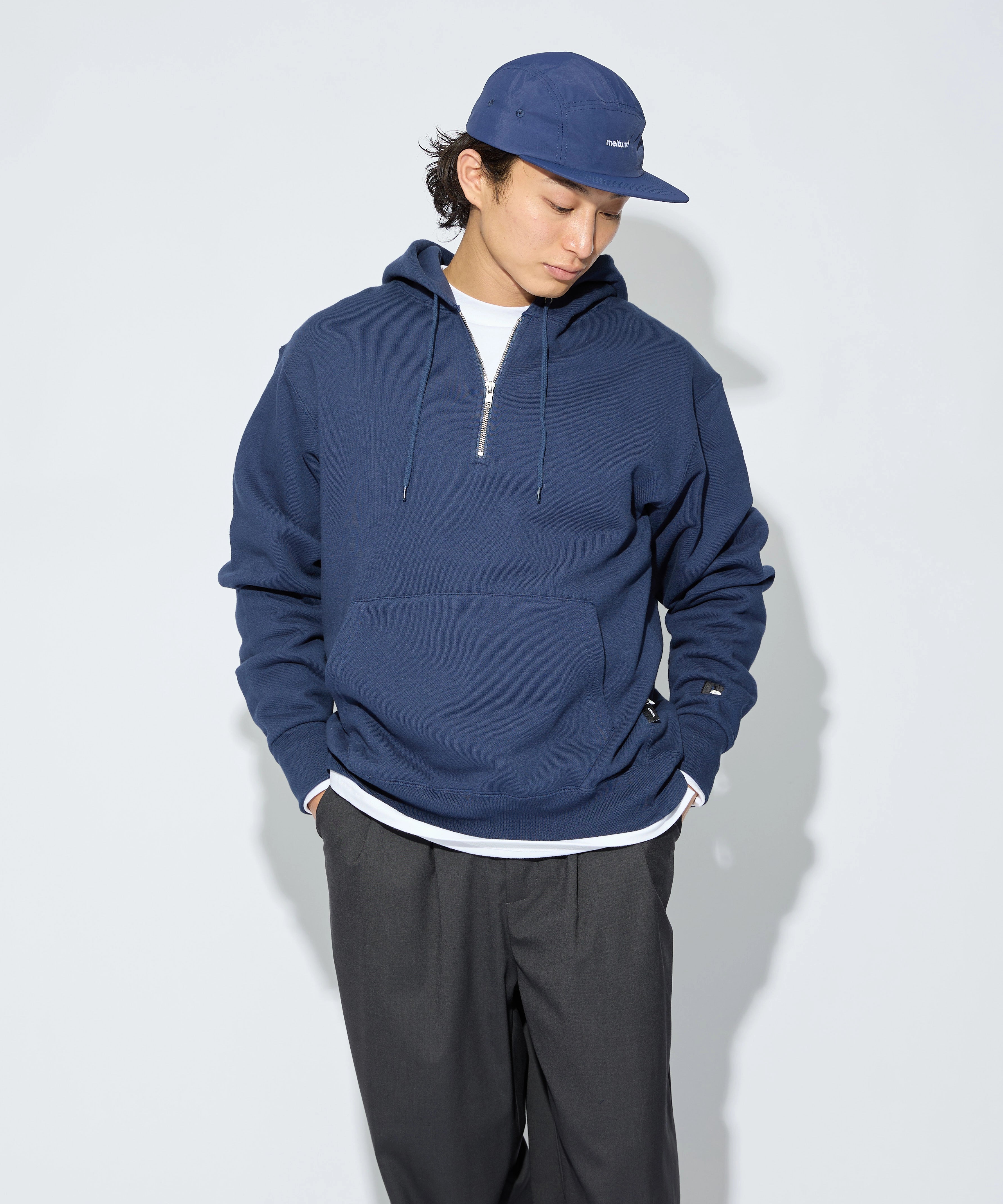 meltum × RUSSELL ATHLETIC. HALFZIP SWEATHOODIE