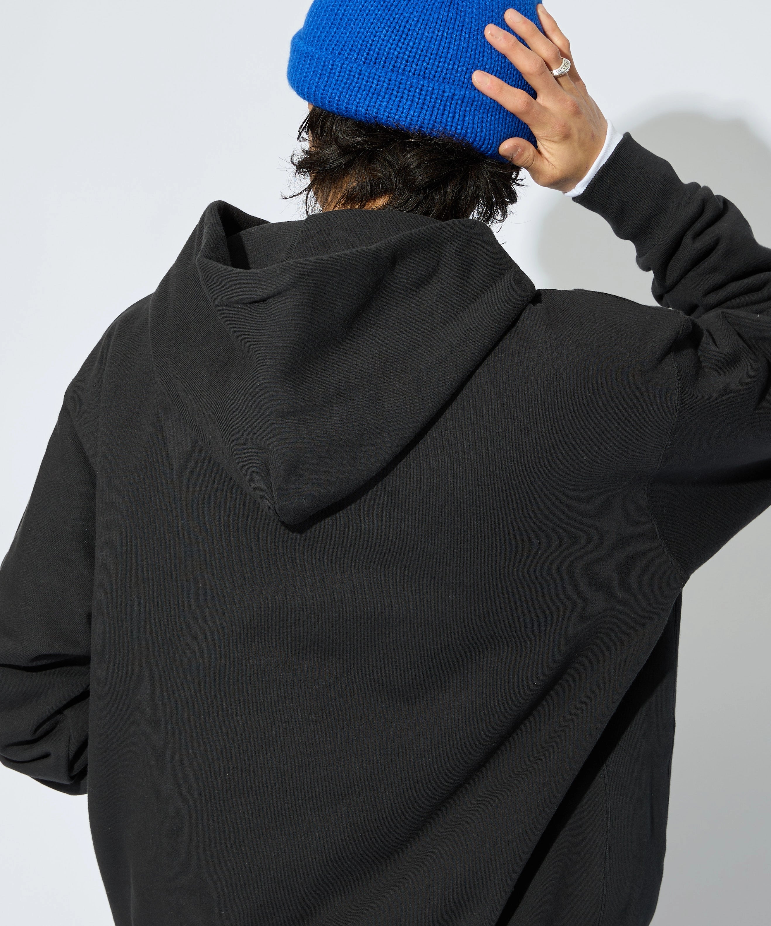 meltum × RUSSELL ATHLETIC. HALFZIP SWEATHOODIE