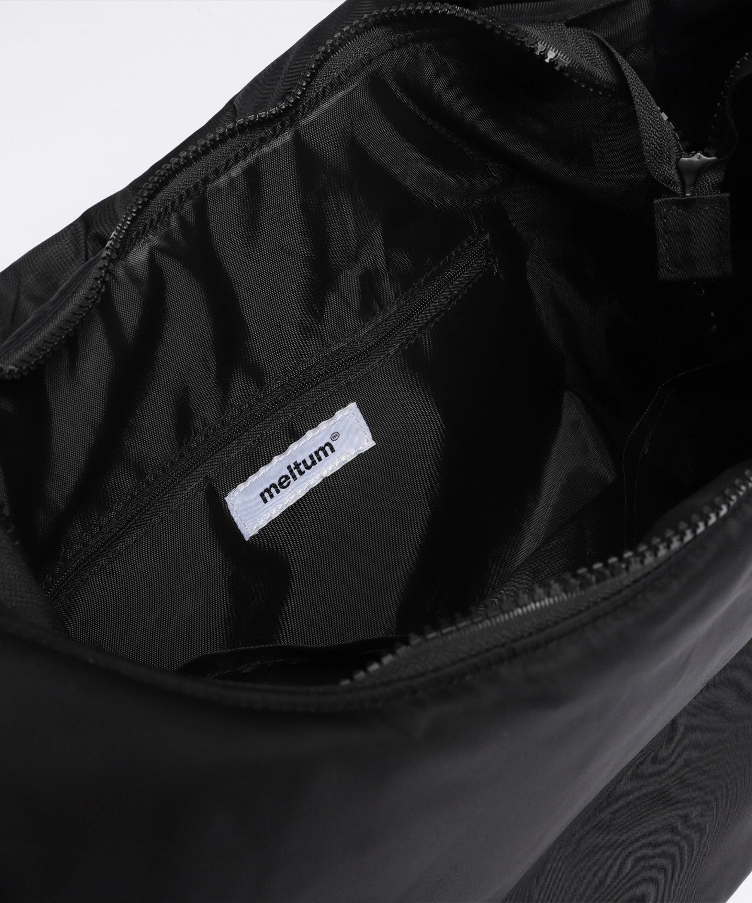 SOFT SHELL MESSENGER BAG【BLACK】