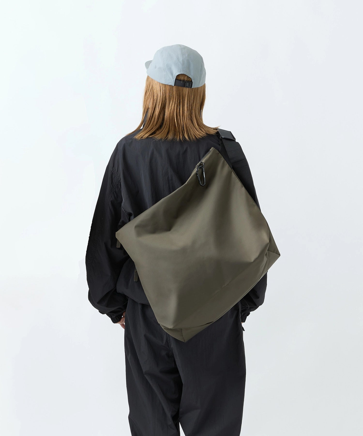 NYLON MESSENGER BAG 