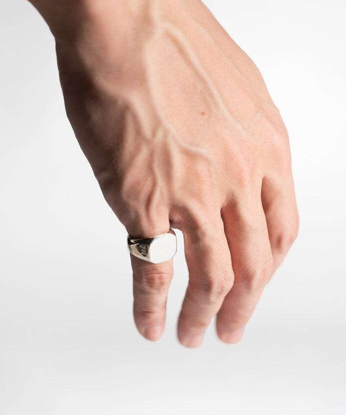 SIGNET RING