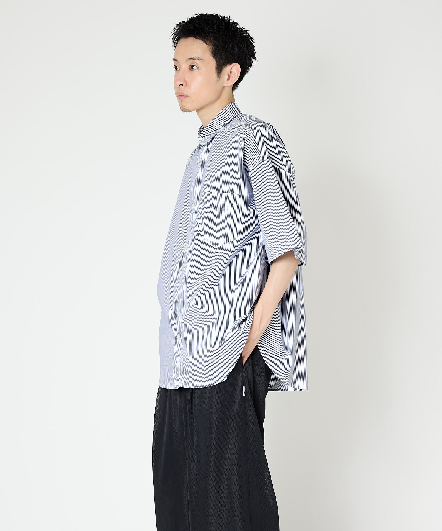 宽松条纹短袖衬衫