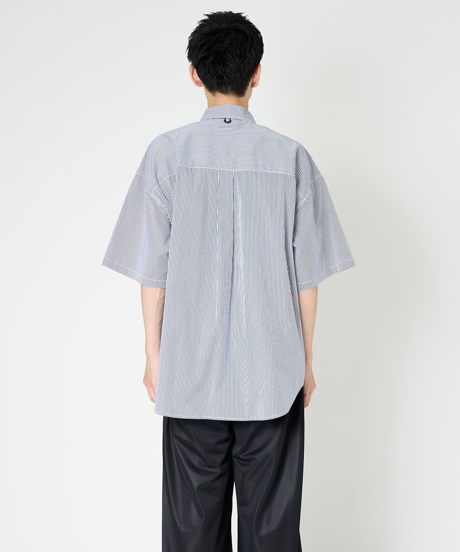 宽松条纹短袖衬衫