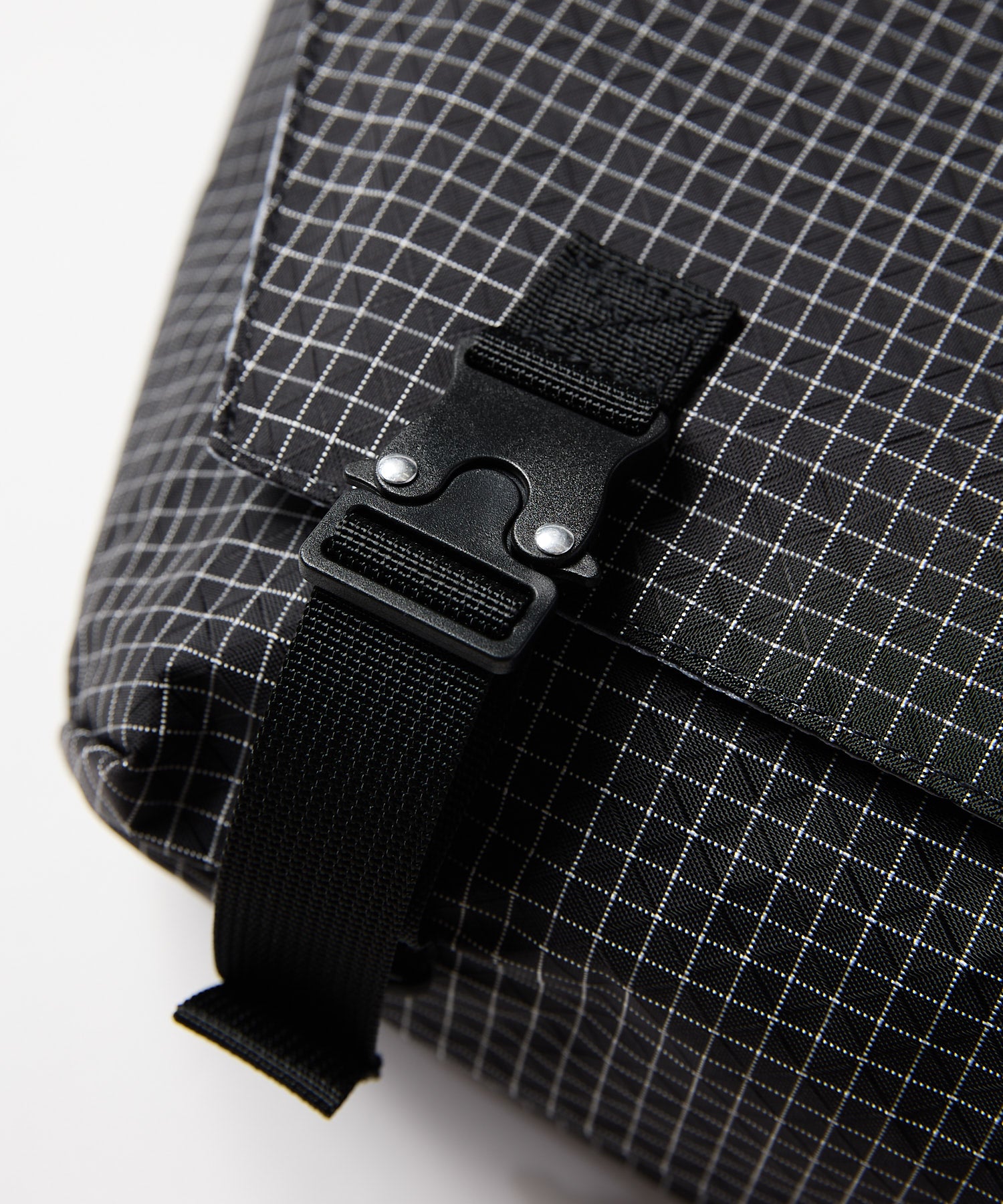 COMPACT MESSENGER BAG