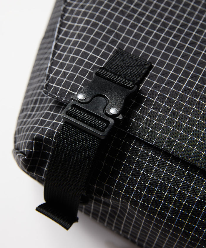 COMPACT MESSENGER BAG