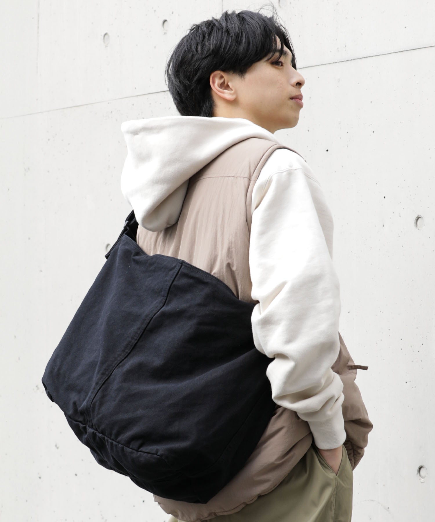 CANVAS MESSENGER BAG