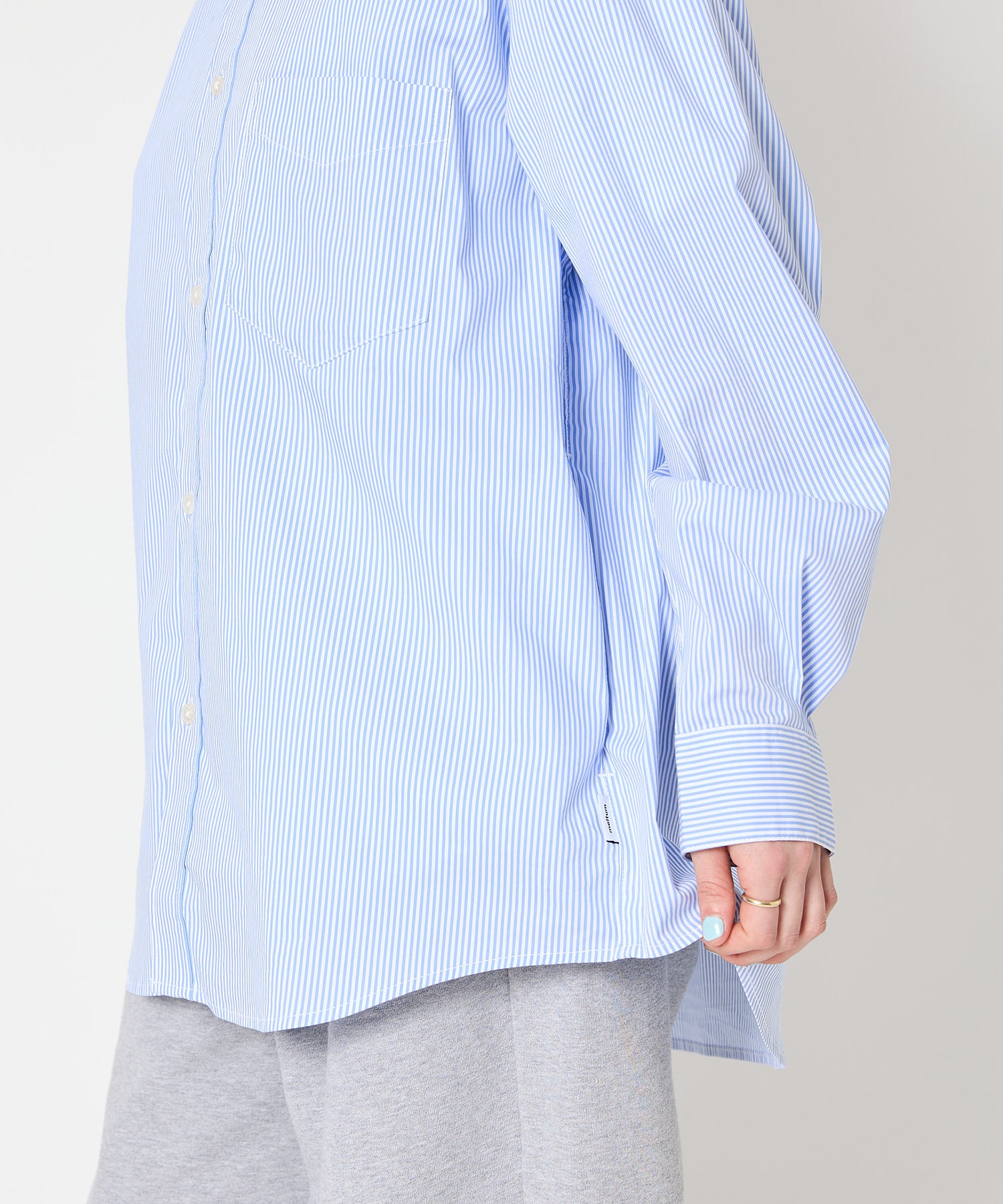 宽松条纹长袖衬衫