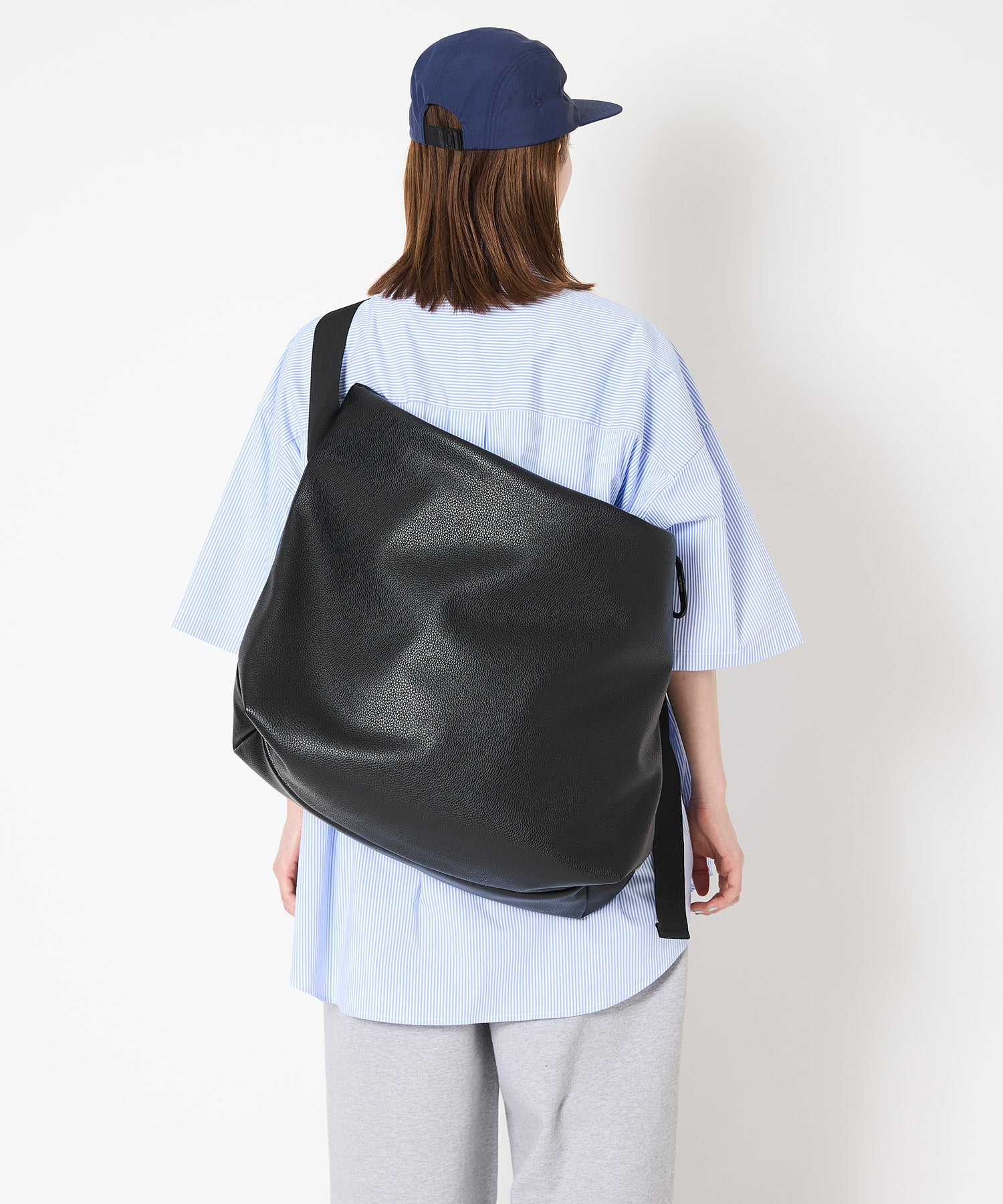 値下げ　meltum メッセンジャーバッグ　ブラック NYLON MESSENGER BAG meltum メルタム