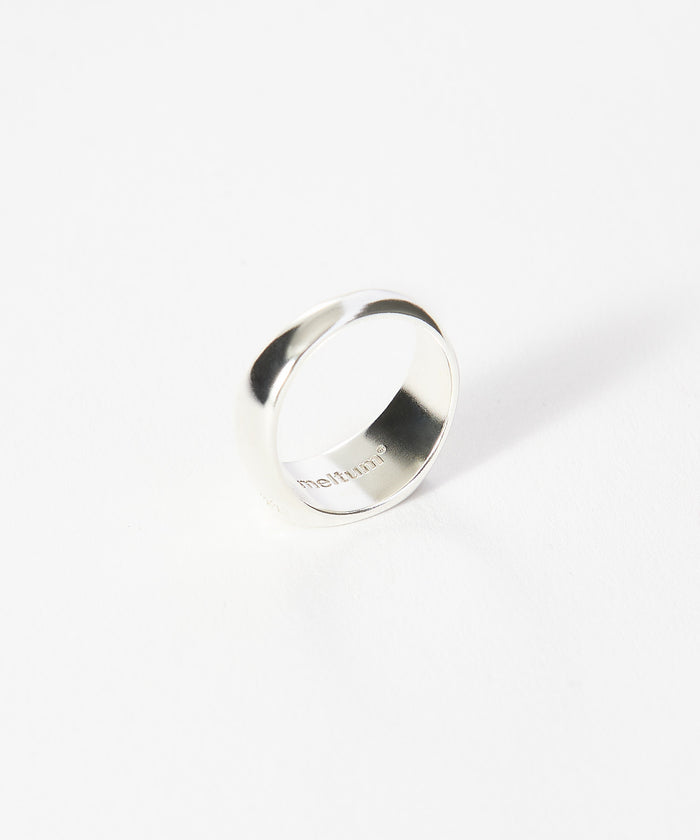 SATIN SMALL SIGNET RING