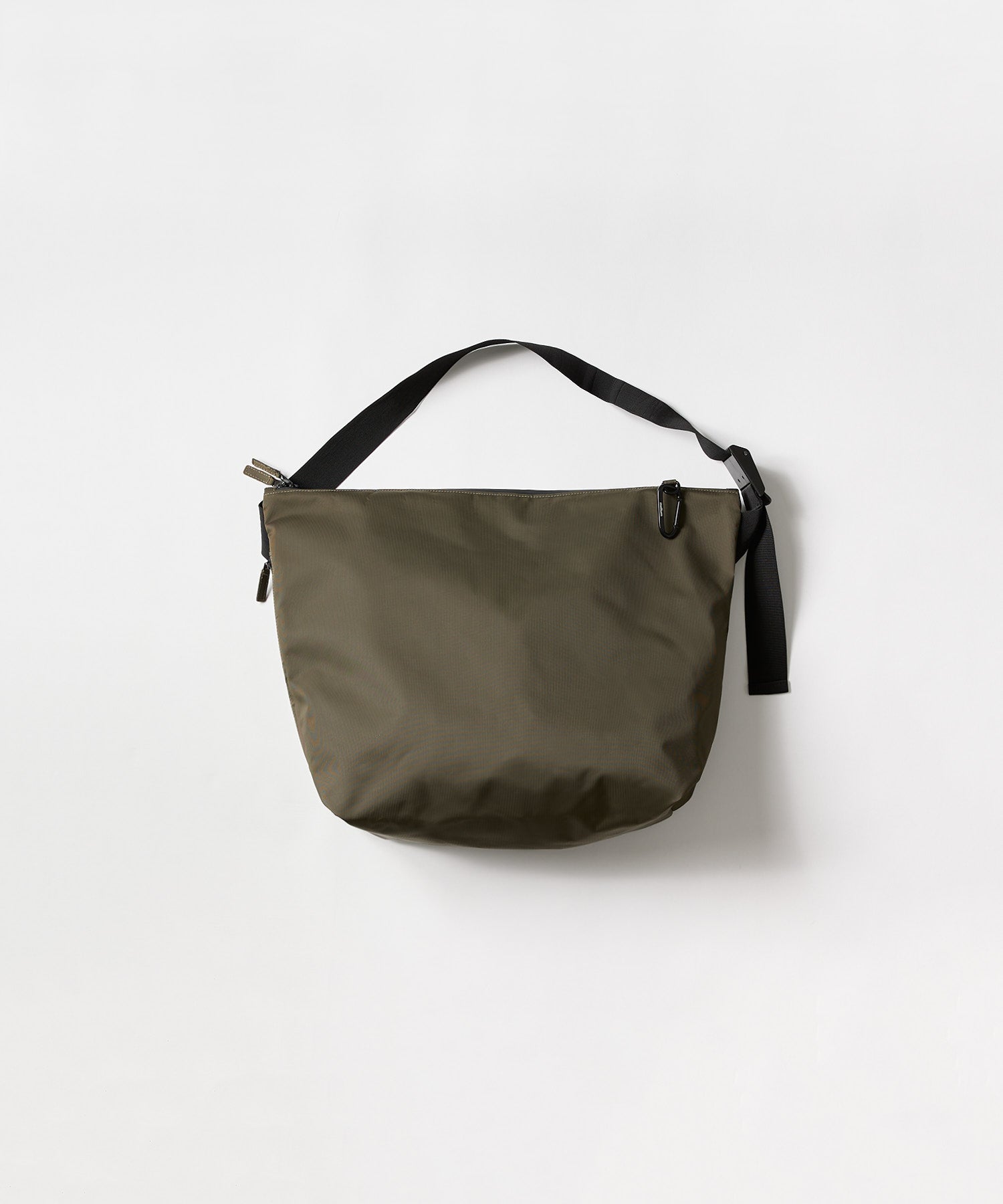 【MELTUM】NYLON MESSENGER BAG・BLACK meltum NYLON MESSENGER BAG