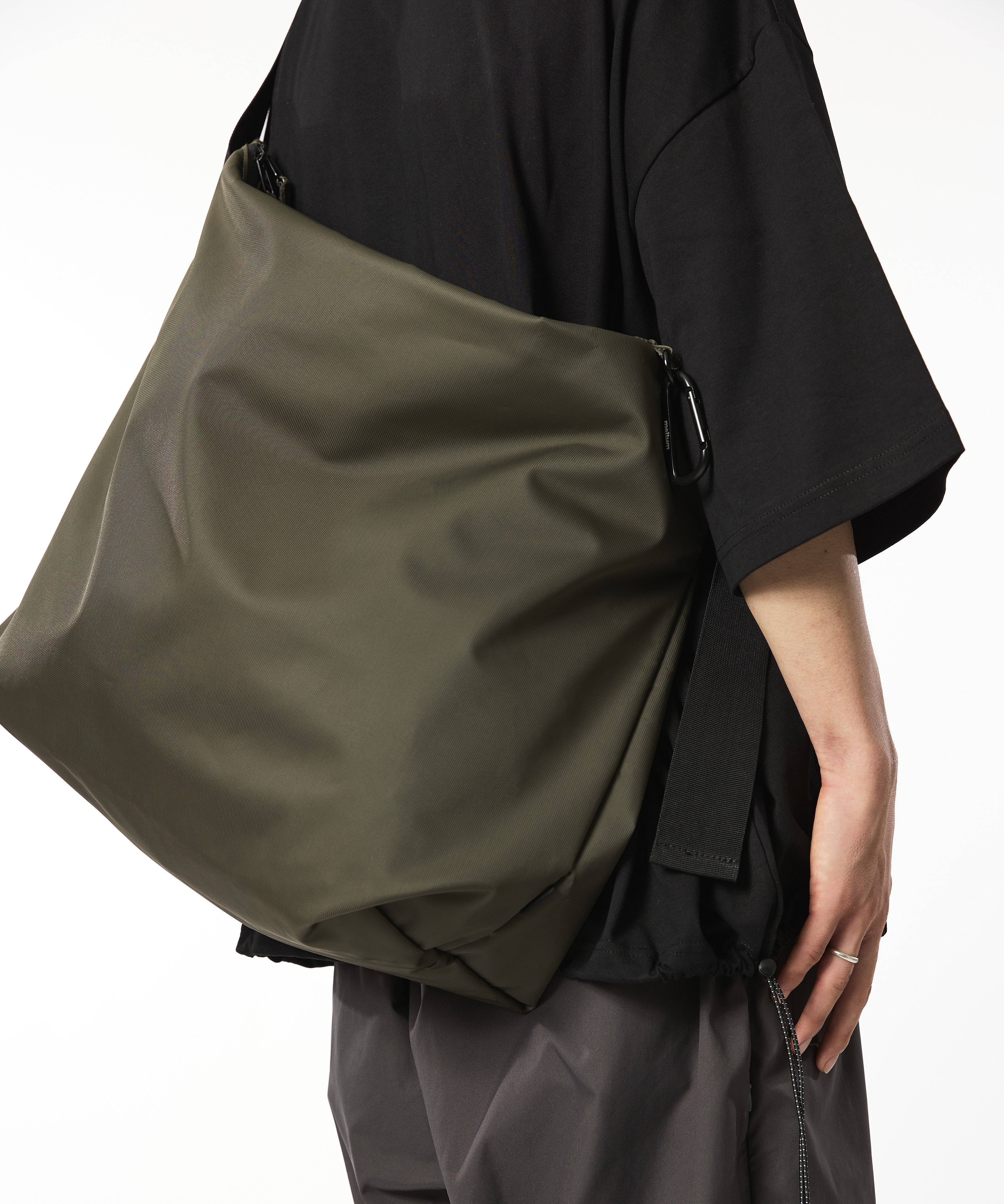 NYLON MESSENGER BAG 