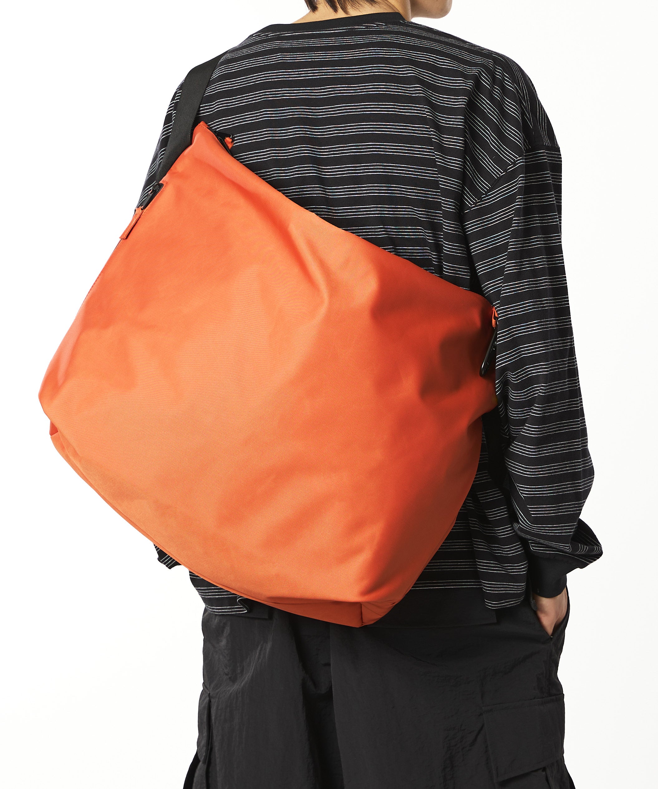 NYLON MESSENGER BAG 