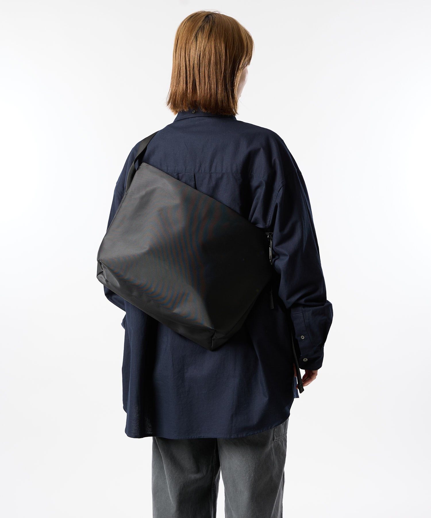 NYLON MESSENGER BAG (M) meltum NYLON MESSENGER BAG (M) meltum