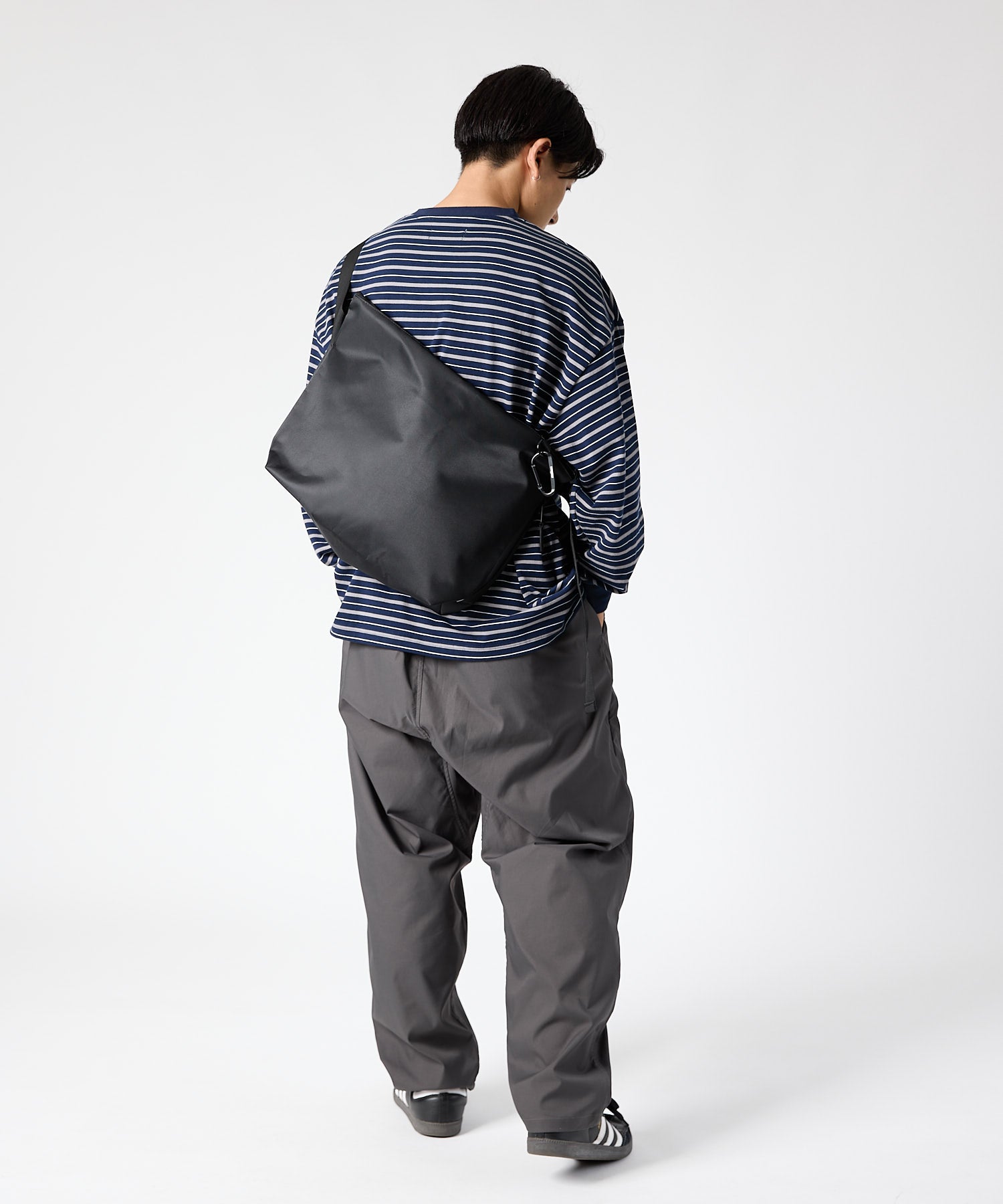 NYLON MESSENGER BAG (M) meltum NYLON MESSENGER BAG (M) meltum
