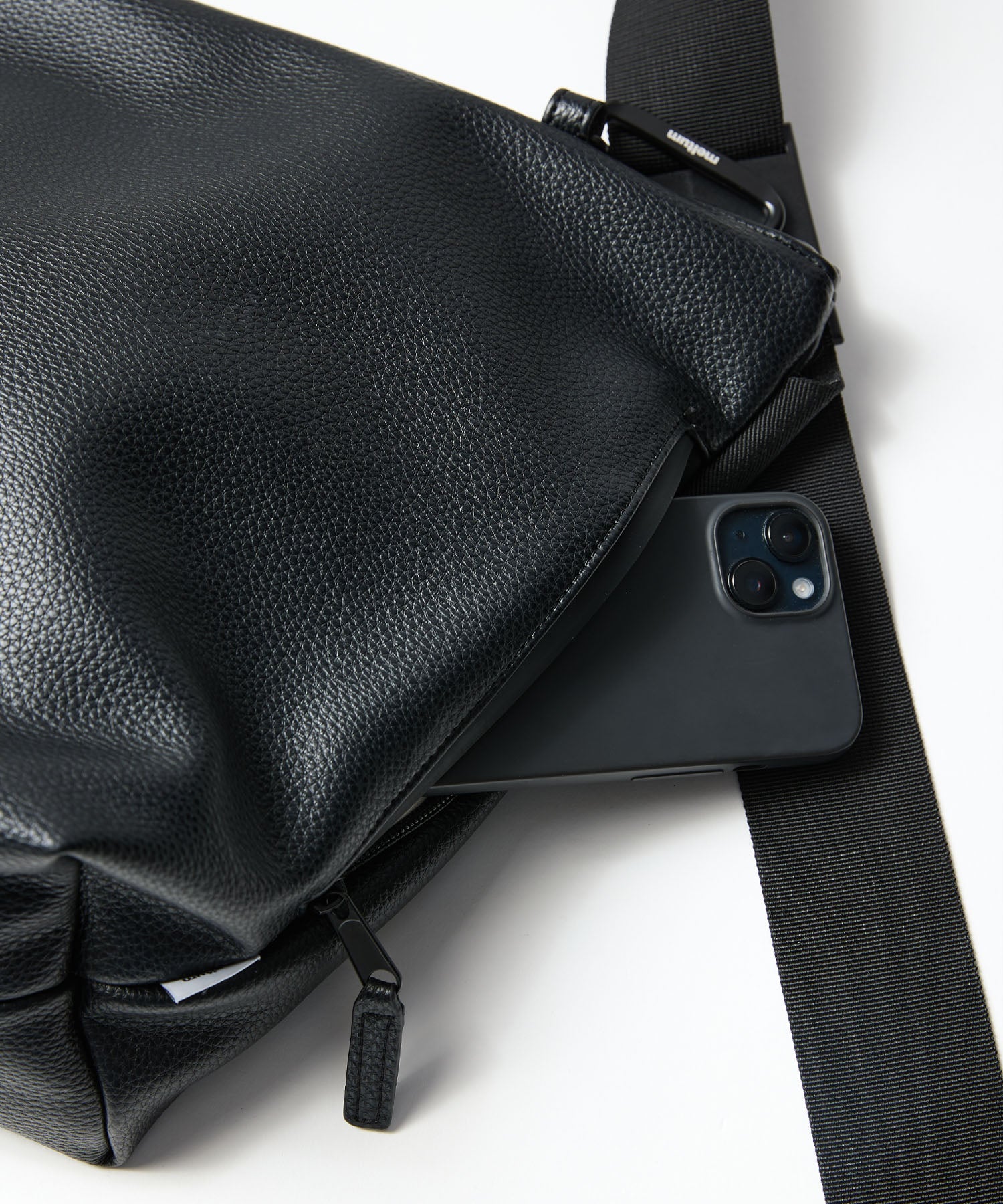 【2026.01.07 WED 18:00~ INSTOCK】LEATHER MESSENGER BAG(M)