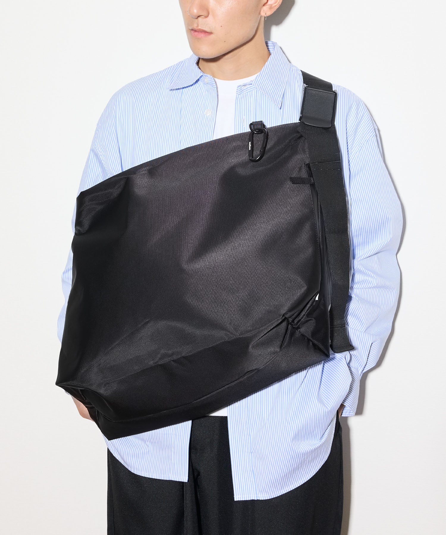 NYLON MESSENGER BAG 